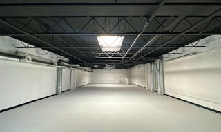 2 floor Big white open space with lights - Image 2