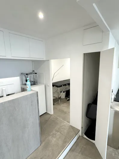 Espace modulable tout blanc — shooting, ateliers, événements privés - Image 1