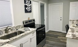 Boutique with parking space - Image 3