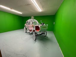 Vibrant Photo Studio in West Vegas - Image 11