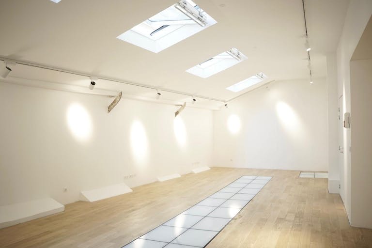 OWROOM IN PARIS – 213 sqm OF STYLE & LIGHT IN THE HEART OF THE CITY - Image 1