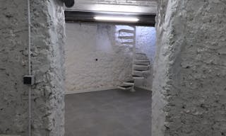 Two-level boutique and underground space - Image 5