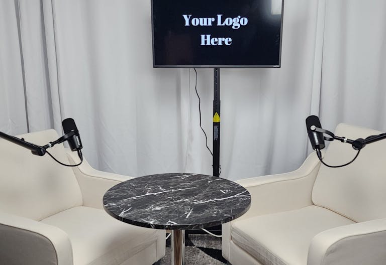 Podcast studio near the harbors - Image 4