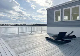 Lake house - Image 1