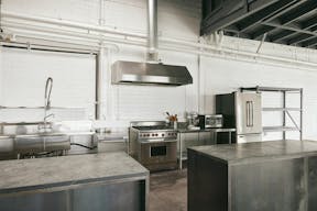 Gorgeous Daylight Studio With Attached Prop House (Hot Set Props) - Image 6