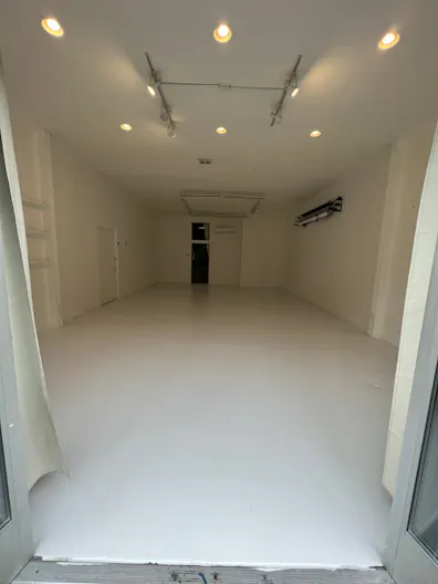 White Box Art Gallery Street Facing Laguna Beach - Image 0