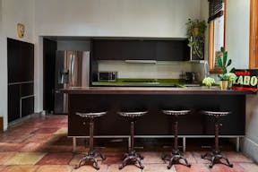 Mediterranean House with Rooftop Patio - Image 16