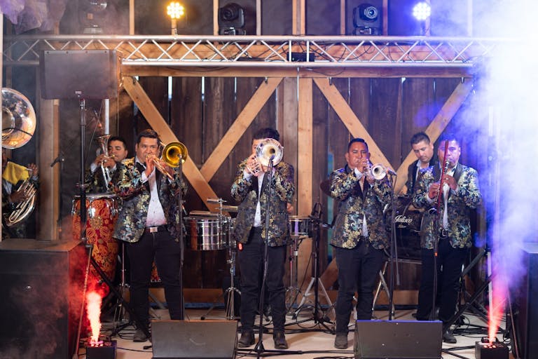 Rustic Barn for Events - Image 1