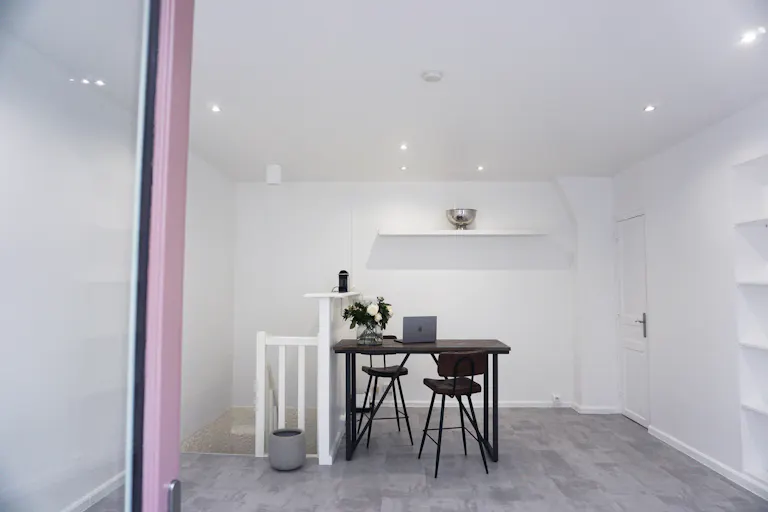 Élégante Boutique Ephémère Rose à Paris - Image 1