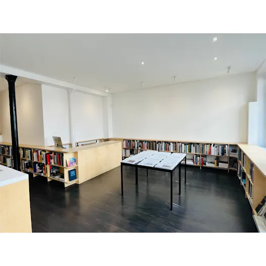 Charmante Galerie à Paris - Image 2