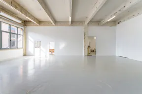 Studio d'artiste white cube dans une ancienne zone industrielle - Image 1
