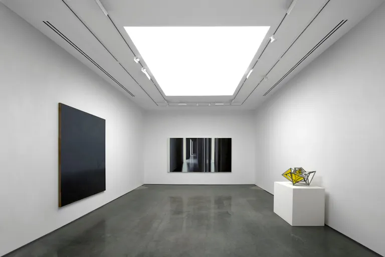 Sleek Viewing Room in Long Island City - Image 1