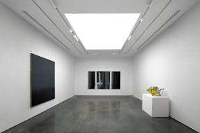 Sleek Viewing Room in Long Island City - Image 1