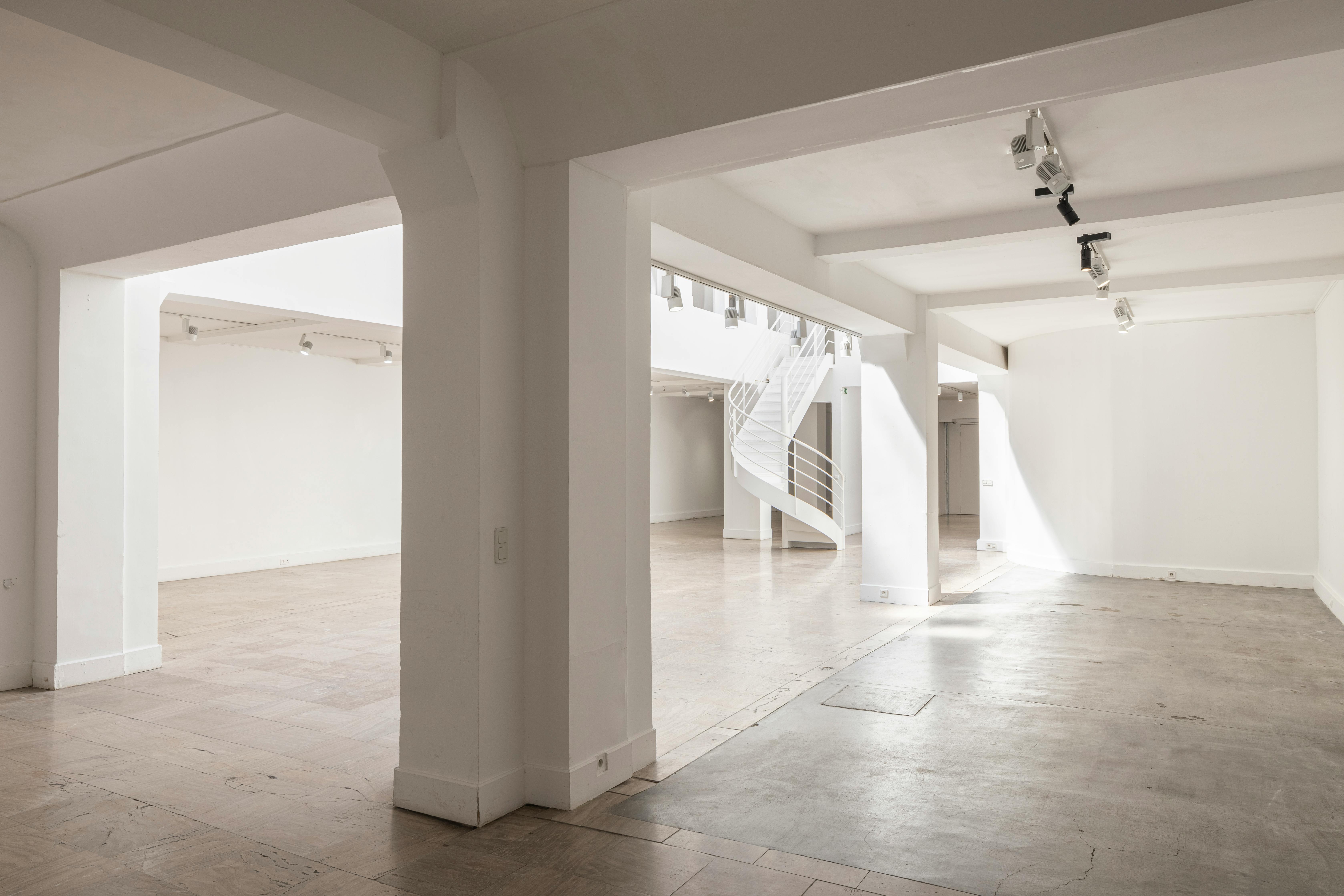 Spacious Industrial Showroom on Rue de Turenne, Paris