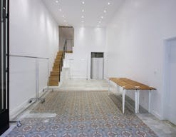 Chic Pop Up Boutique on rue de Turenne - Image 1