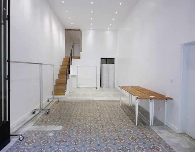 Chic Pop Up Boutique on rue de Turenne - Image 1