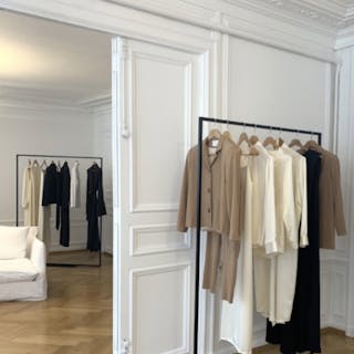 Place des Vosges Fashion Showroom - Image 6