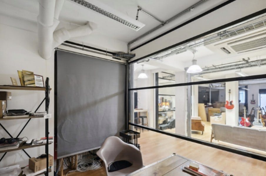 423 Square Meter Office Space on Rue Albert Thomas, Paris