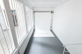 DAYLIGHT STUDIO IN CENTRAL PARIS - Image 7