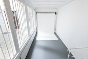 DAYLIGHT STUDIO IN CENTRAL PARIS - Image 7