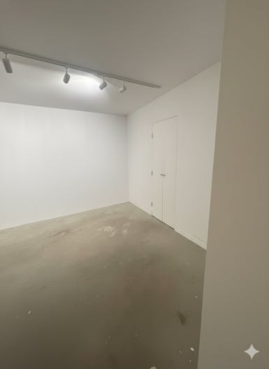 Pop-Up Store 20m² au cœur du 11e – Espace lumineux dans boutique de vinyles Blazing Music  - Image 2