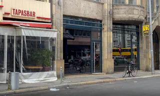 Central Berlin Pop-Up with Industrial backyard - Image 5