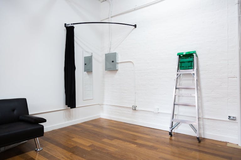 Stunning Dumbo Studio: Natural Light, Brooklyn Bridge Nearby, Full Equipment & Services! - Image 4