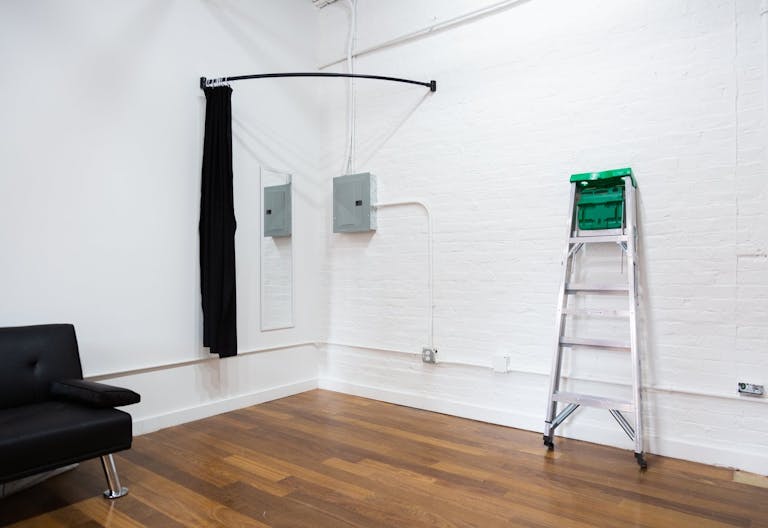 Stunning Dumbo Studio: Natural Light, Brooklyn Bridge Nearby, Full Equipment & Services! - Image 4