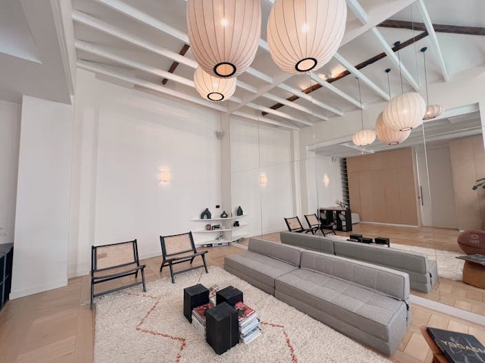 Volume unique dans h�tel particulier historique IXe ardt - Image 0