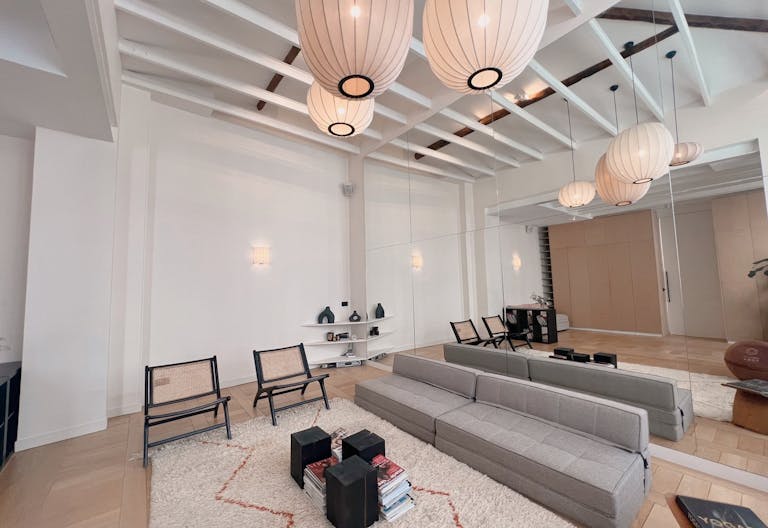 Volume unique dans h�tel particulier historique IXe ardt - Image 0