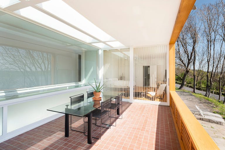 Expansive Contemporary Minimalism in Nature - Image 4