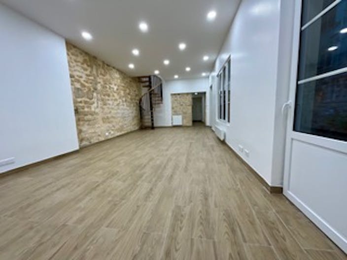 Spectaculaire Espace Éphémère à Paris - Image 1