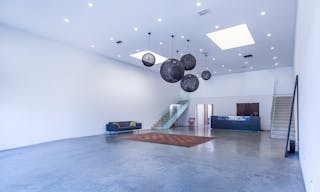 Fairfax District Versatile High Ceiling Two Level Indoor/ Outdoor Party Film Photo Space - Image 4