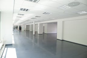 Striking Corner Space on Karl-Liebknecht-Straße with Full-Glass Frontage - Image 2