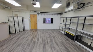 Whitebox shop space perfect for a pop-up or class space! - Image 8