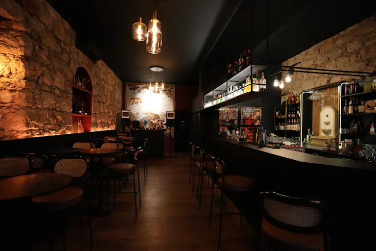 Bar à cocktails chic style vintage / renaissance - Image 3