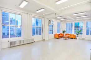 Expansive Skyline Loft - Connected Studio Space - Image 13