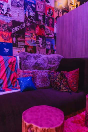 Stylish Lounge Perfect for Small Events and Networking - Image 3