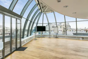Avenue des Champs-Élysées Event Showroom - Image 1