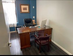 Modern Office Space in Astoria Queens ? Perfect for Meetings, Filming, or Therapy - Image 11