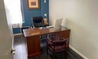 Modern Office Space in Astoria Queens ? Perfect for Meetings, Filming, or Therapy - Image 11