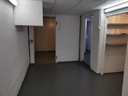 Creative Le Marais Retail Space - Image 15