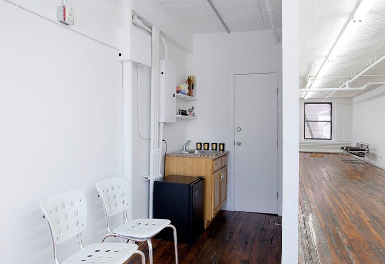 Beautiful Downtown Showroom - Image 4