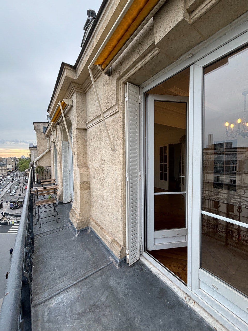 Fully Equipped 35 sqm Photo Studio and Showroom in Paris