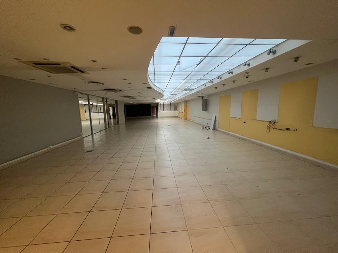 Big flagship store near Champs Elys�e - 800m2 - pop-up store - showroom - Image 1