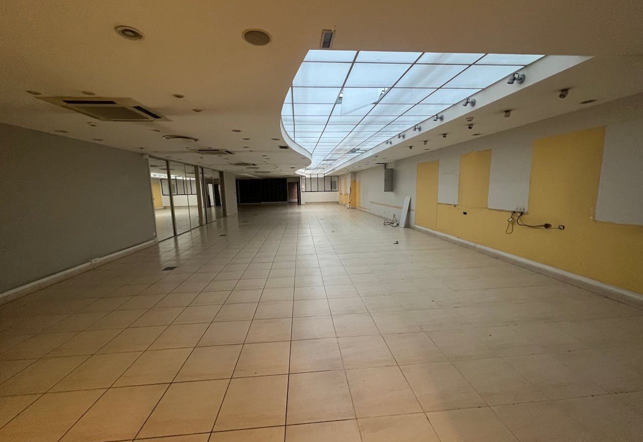 Big flagship store near Champs Elys�e - 800m2 - pop-up store - showroom - Image 1