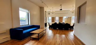 Modern Penthouse Showroom in SoHo - Image 10