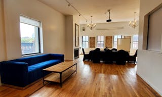 Modern Penthouse Showroom in SoHo - Image 10