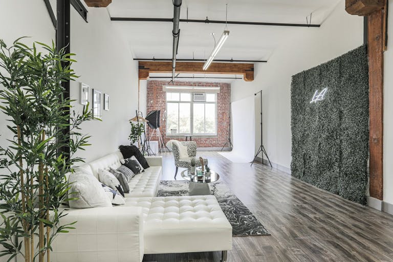 Urban DTLA Studio with Skyline View and Natural Light - Image 1