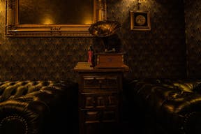 Retour dans le temps dans un magnifique Bar priv� - Image 15